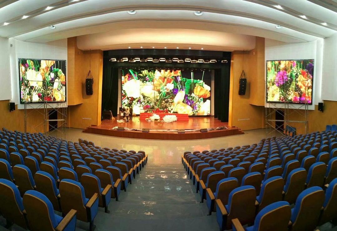 張家港第三職業(yè)高級中學報告廳126㎡室內(nèi)P4完美點亮！