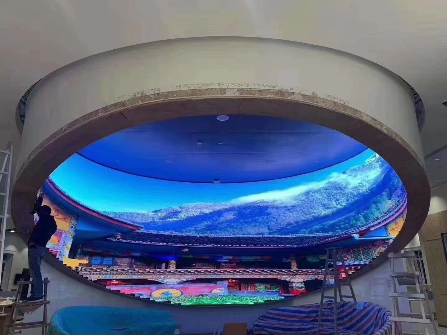 圓形<a href=http://m.jzrl365.com target=_blank class=infotextkey>led電子屏</a>