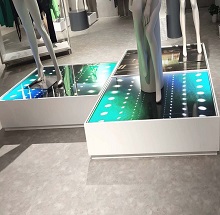 凱麗百貨3樓，四樓PH2.5地磚屏，模特屏，豎條屏共計(jì)46塊完美呈現(xiàn)！