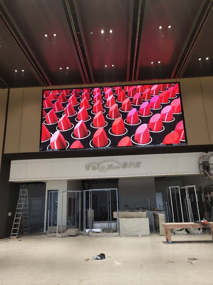 滬蘇通長江公鐵大橋錦豐服務(wù)區(qū)LED全彩屏完美顯示！